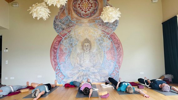 Personen im Yogaraum