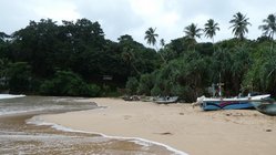 ayurveda-kur-sri-lanka-surya-lanka-anlage-strand Einsamer Strand direkt am Hotel