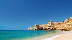 Portugal_Algarve_Praia da Rocha _ iStock_000009813063_Full_© Chris_Elwell Wunderschöne Küstenlandschaft