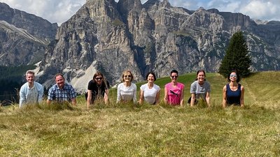 Yoga kommt auch in den Südtiroler Bergen nicht zu kurz Yoga kommt auch in den Südtiroler Bergen nicht zu kurz