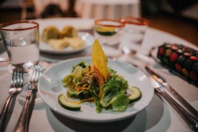 Genießen Sie das frische und regionale Essen in der Mawamba Lodge