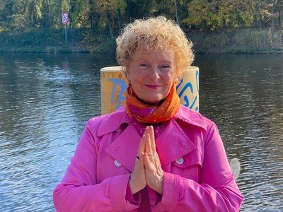 NEUE WEGE Yogalehrerin Anna Trökes