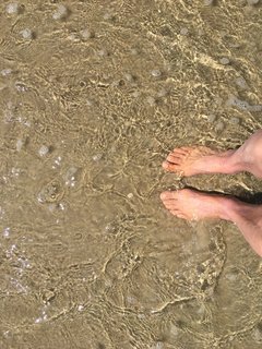 Das sonnige Wetter lud dazu ein auch schon mal die Füße ins Wasser zu strecken.
