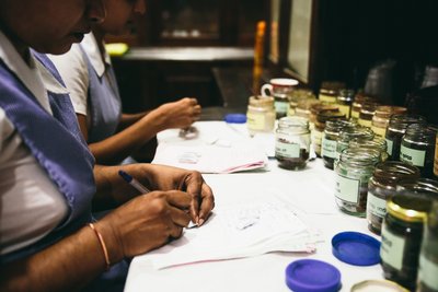 Sorgfältig werden die Heilmittel produziert und für Sie aufbereitet