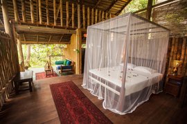 Zarte, frische Luft umschmeichelt Ihre Nase wenn Sie in den offen gestalteten Bamboo Huts des Talalla übernachten Zarte, frische Luft umschmeichelt Ihre Nase wenn Sie in den offen gestalteten Bamboo Huts des Talalla übernachten