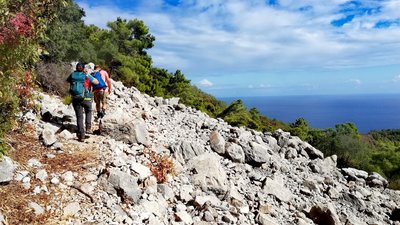Entlang der Küsten bieten sich einige schöne Wanderwege für Ihre Wanderungen an