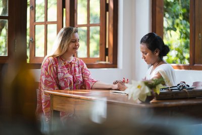 Am Anfang einer Ayurveda Kur steht immer die umfassende Eingangsdiagnose