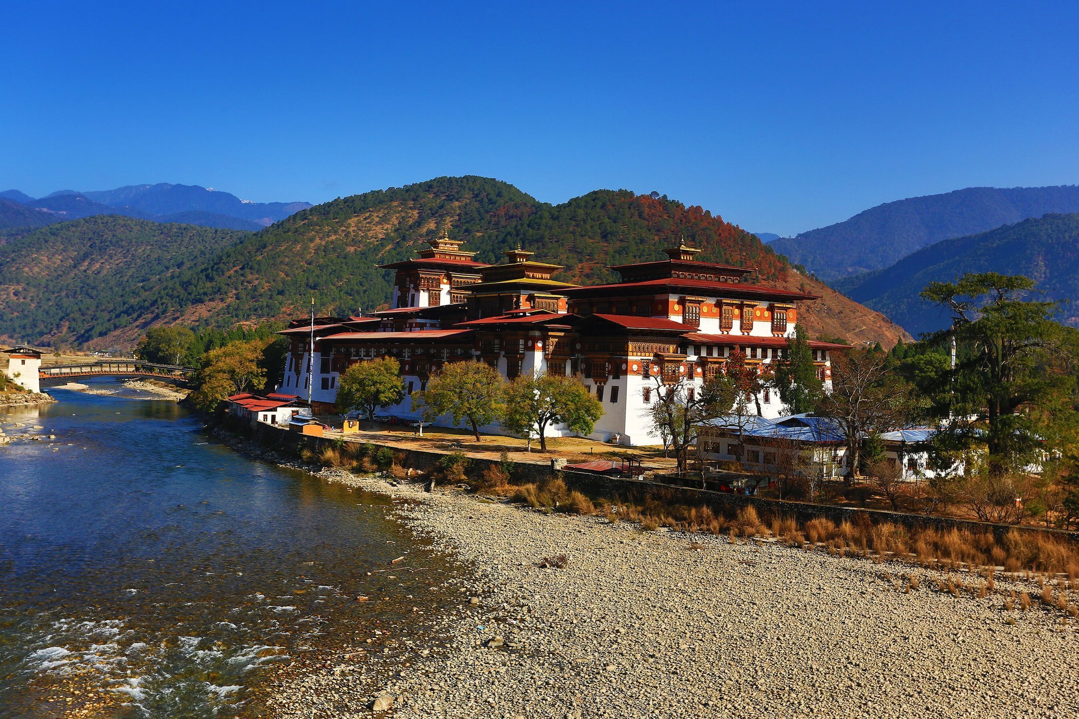 Bhutan Reisen Sehenswürdigkeiten Punakha Dzong Burg Malerisches Punakha Dzong in Bhutan