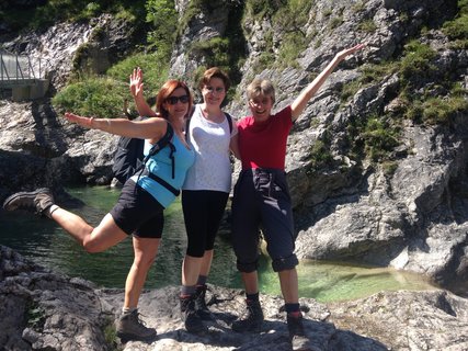 Idyllisch mitten in der Bergwelt Österreichs liegen verschiedene Wanderwege 