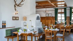yoga-urlaub-deutschland-chiemgau-landhaus-tanner-restaurant-stube Das Stüberl besticht durch Gemütlichkeit und Tradition