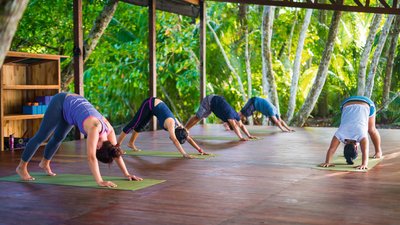 Yoga in der Gruppe stärkt Ihre Muskulatur