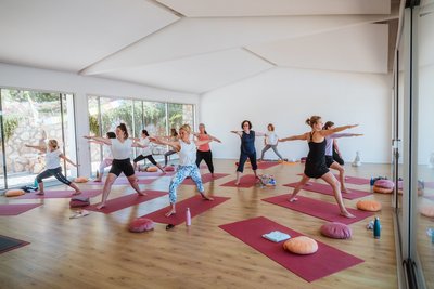 Der Yoga-Unterricht ist sowohl für Neulinge, als auch für bereits geübte Personen geeignet