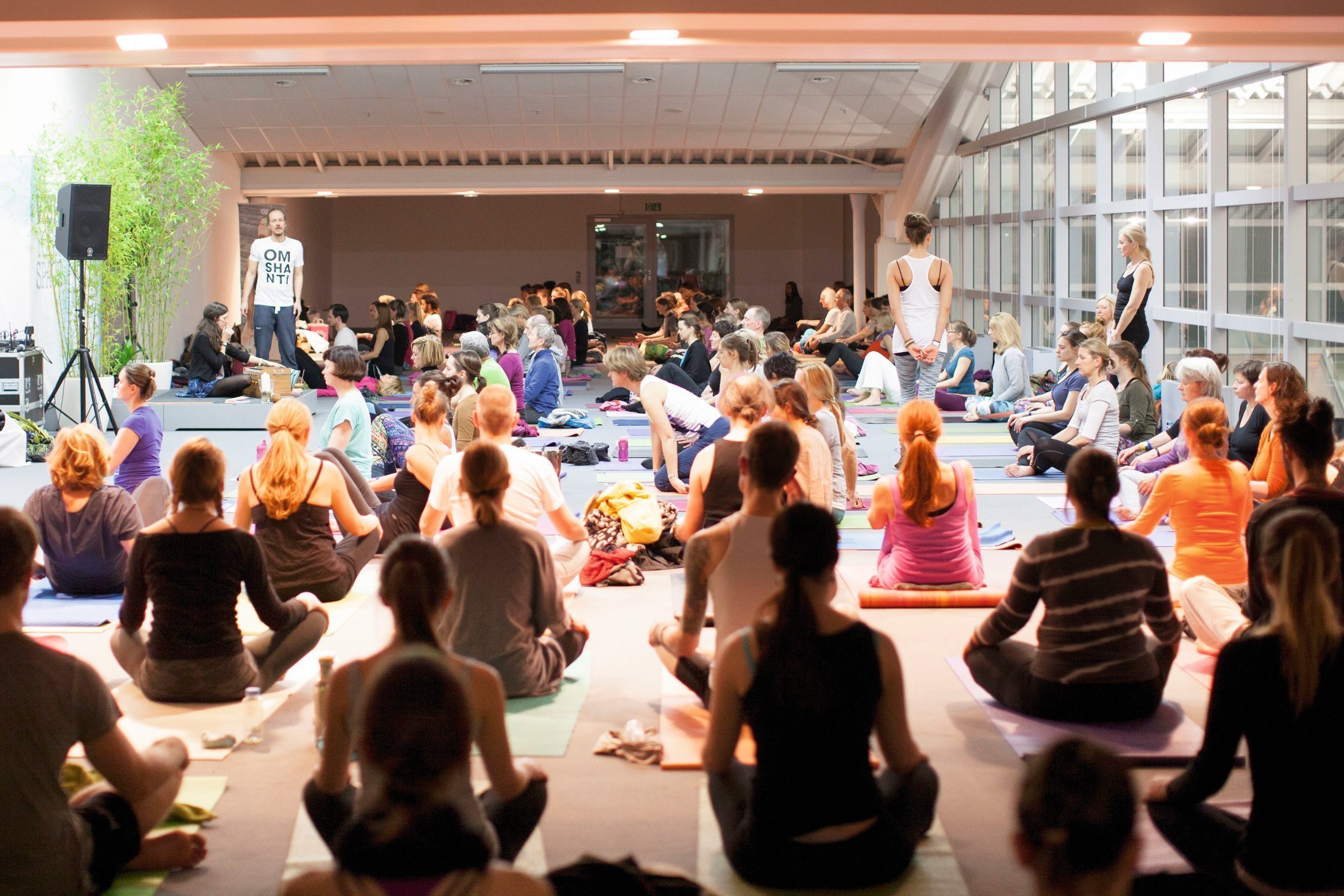 YogaWorld Yoga.jpg Durch Vorträge und Yogastunden wird das Programm der YogaWorld München abgerundet