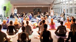 YogaWorld Yoga.jpg Durch Vorträge und Yogastunden wird das Programm der YogaWorld München abgerundet
