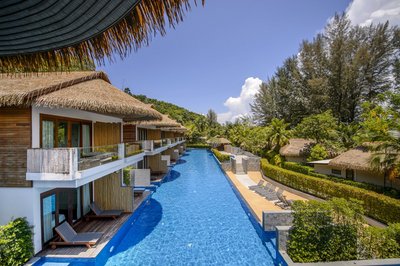 Genießen Sie ein Bad in dem großzügigen Pool des Tup Kaek in Krabi 
