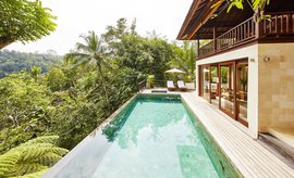 Die Terrasse mit Dschungelblick der Pool Villa