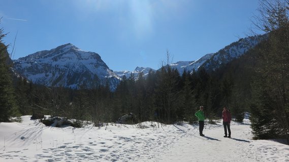 Ein Ausblick in die verschneite Winterlandschaft 