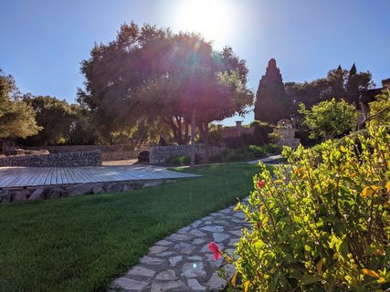 Die Yoga Terasse im Garten.