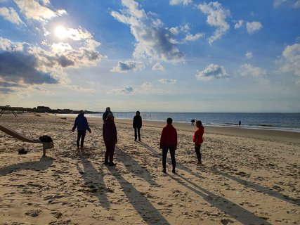 Auch im September bietet sich der Strand an für Meditation und Yoga