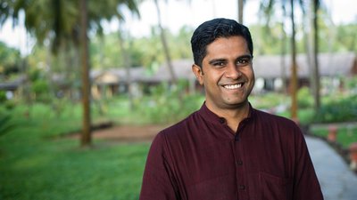 Dr. Vignesh Devraj ist absoluter Experte und einer der besten Ayurveda Ärzte Indiens