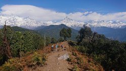 yoga-urlaub-nepal-rundreise-berge-yoga Praktizieren Sie Yoga mitten im Himalaya