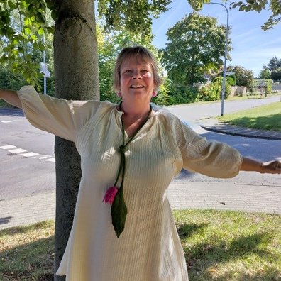 NEUE WEGE Mitarbeiterin Angela Voss