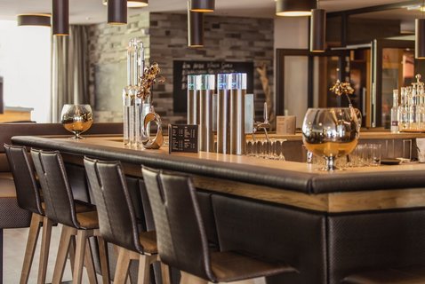 Lassen Sie den Abend an der Hotelbar ausklingen 
