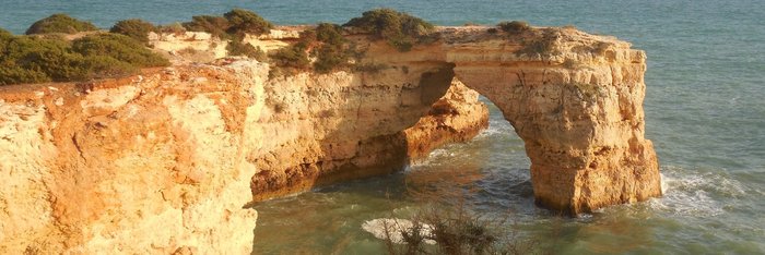 Die Algarve ist bekannt für die beeindruckenden Küsten 