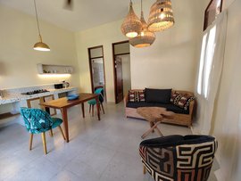 Gemütliche Sitzecke im Apartment der Villa Bahati