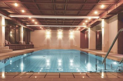 Entspannen Sie auf Ihrer Ayurveda-Reise am Indoor-Pool des Kunzmann´s Hotels