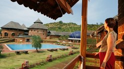 ayurveda-reisen-indien-goa-kuren-swaswara-resort-pool Vom Balkon aus haben Sie einen wunderschönen Blick auf die Anlage