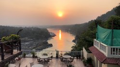 yoga-rundreise-indien-risihkesh-neu-delhi-mahabalipuram-individualreise-sonnenuntergang-ganges Sonnenuntergang über dem Ganges