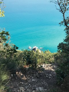 Das türkisblaue Meer in der Nähe der Villa Garulli