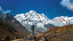 trekking-reisen-nepal-himalaya-berge Die unwirklichen Himalaya Landschaften tun sich beim Trekking in Nepal vor Ihnen auf