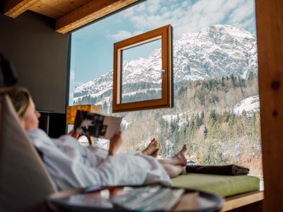 Zur Ruhe kommen umgeben von majestätischen Bergen