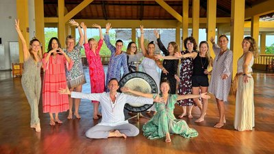 Yoga Gruppe mit Stefan Sekulla im Barberyn Waves Resort