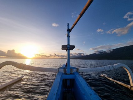 Dem Sonnenuntergang entgegen fahren
