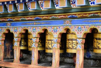 Gebetsmühlen im Kloster Kyichu Lhakhang in Paro