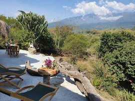 Genießen Sie den Blick über die weite Tansanias