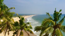 ayurveda-kuren-kerala-bethsaida-hermitage-strand Den weiten Blick über den Sandstrand genießen - im Bethsaida Hermitage ist das möglich
