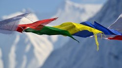 nepal-reisen-gebetsfahnen Gebetsfahnen im Bergwind