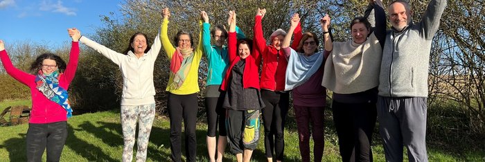 Die fröhlichen Yogis im Gutshaus Parin