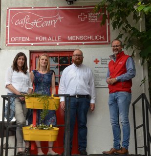 Eine Spende über 4.000 Euro konnte der Rotkreuz-Kreisverband für seinen Ukraine-Flüchtlingstreff und das Euskirchener Mehrgenerationenhaus verbuchen.