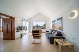 Der helle Wohnraum des Studio La Hondura