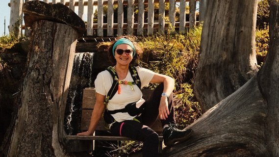 Frau beim Wandern