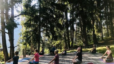 Mit der Ruhe des Waldes lässt sich Yoga am Besten praktizieren 