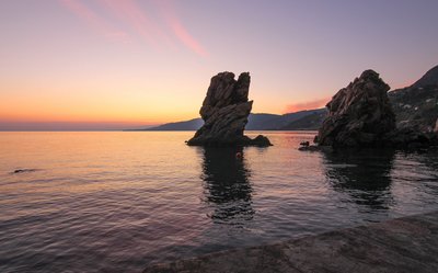 Den Sonnenuntergang am Strand Siziliens erleben