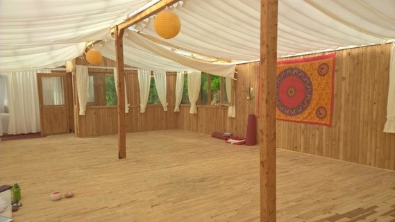 Yogahalle im Olympos Mitos, Türkei