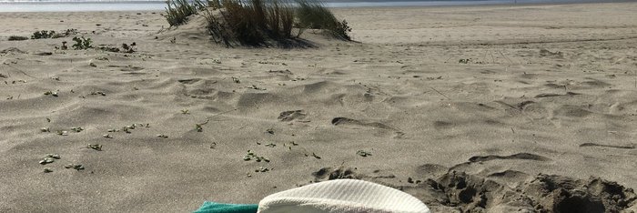 Nach dem Yoga am Strand entspannen