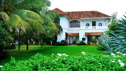 ayurveda-kuren-reisen-indien-kerala-thrissur-rajah-beach-village-hotel-anlage Das Rajah Beach lädt zum entspannten und ruhigen Wohlfühlen ein